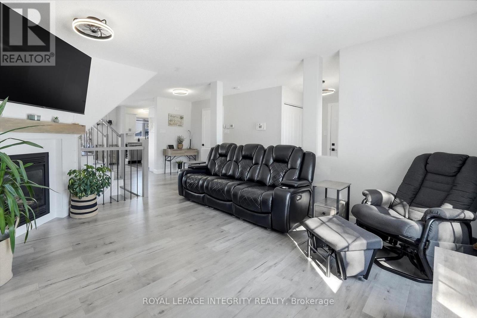 36 Frontenac Boulevard