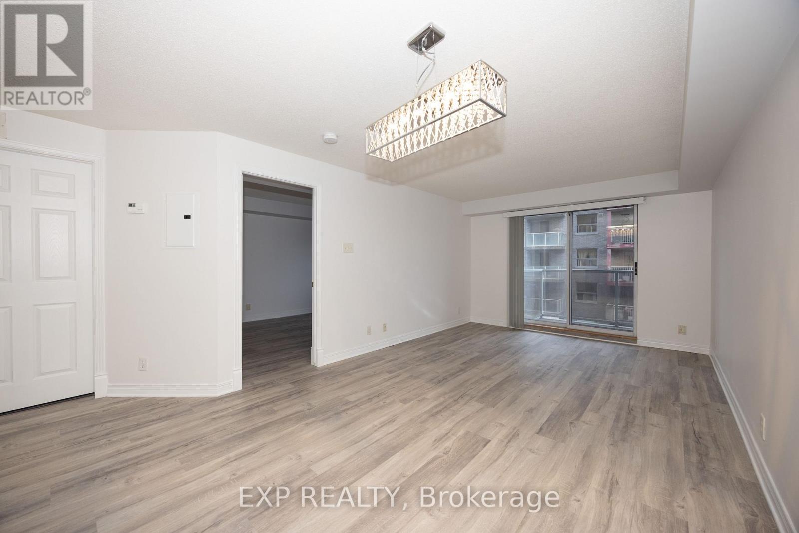 803 - 429 Somerset Street W