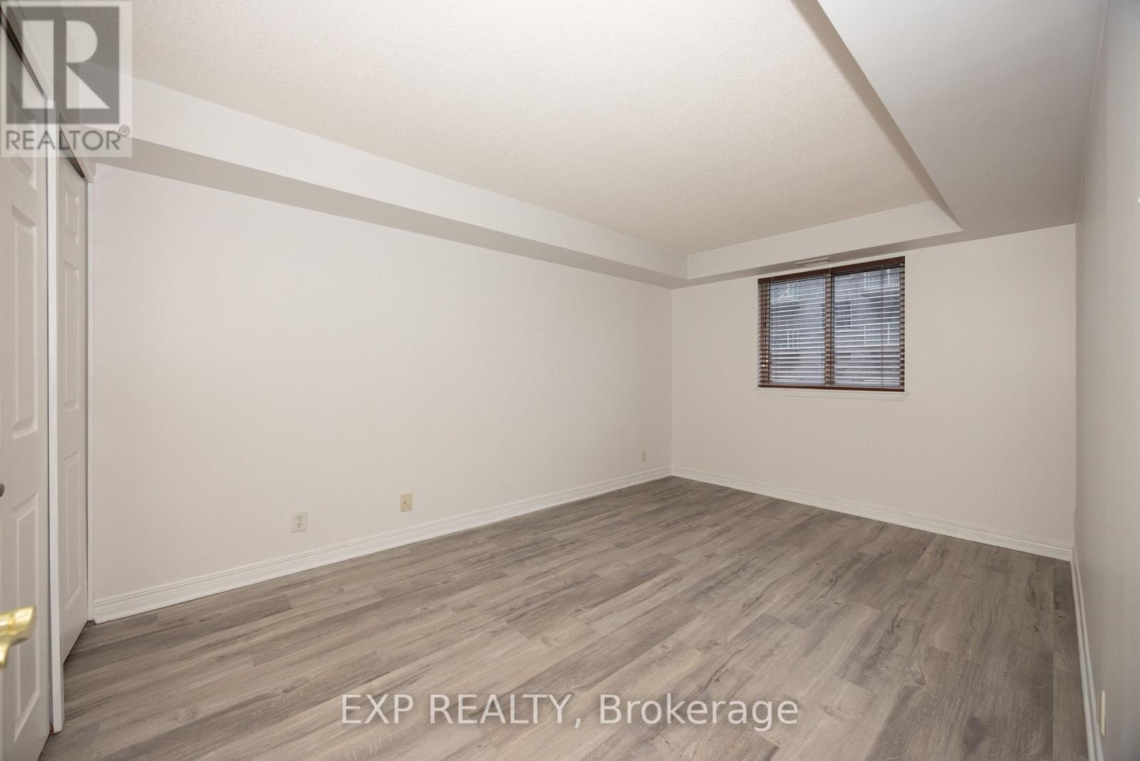 803 - 429 Somerset Street W