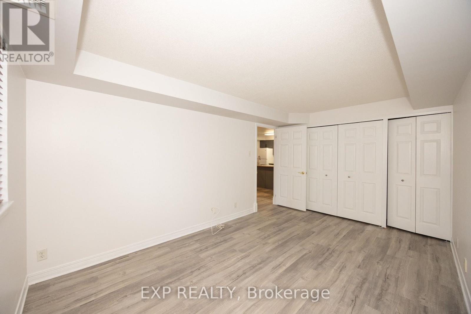 803 - 429 Somerset Street W