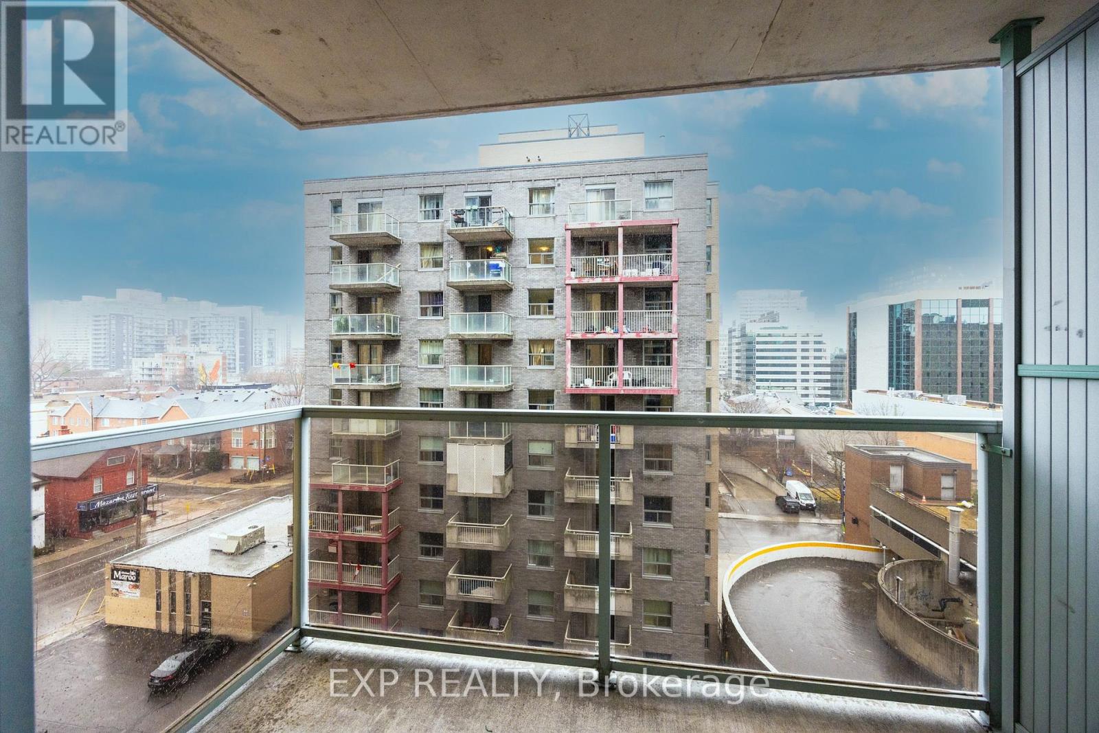 803 - 429 Somerset Street W