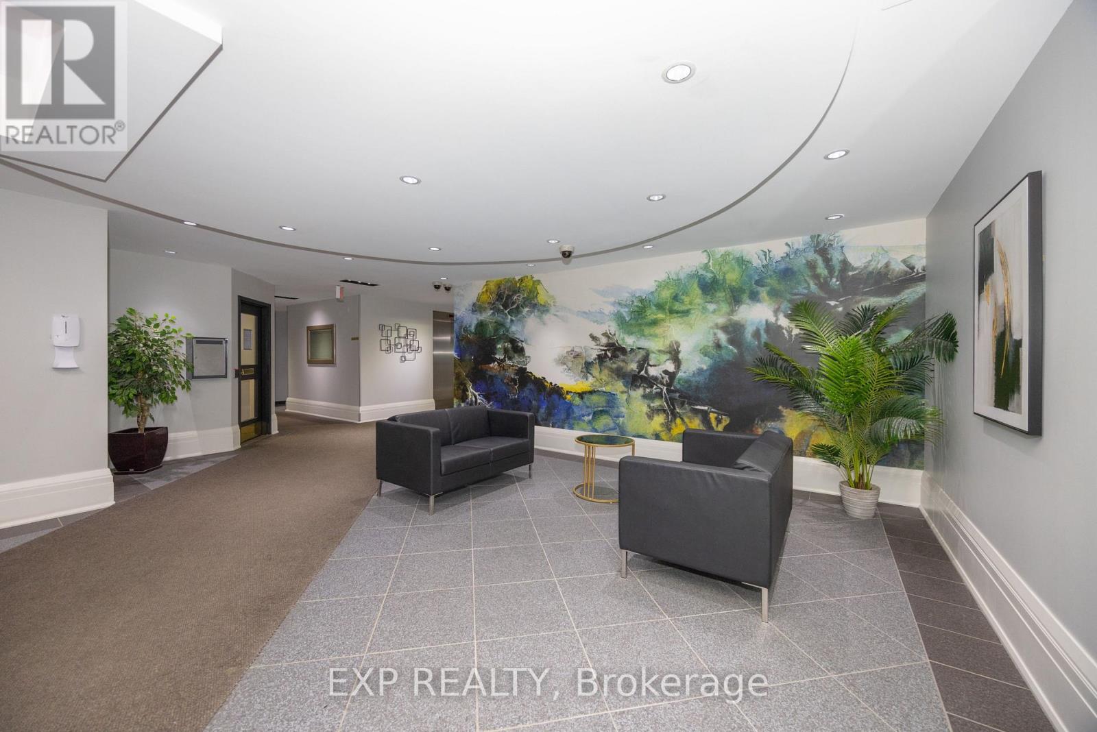 803 - 429 Somerset Street W