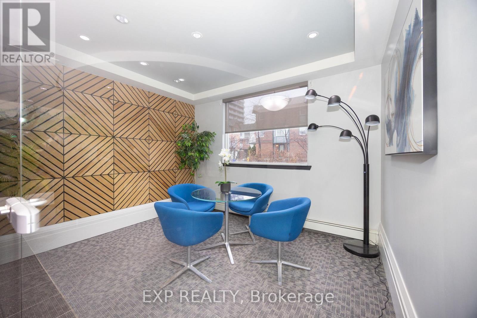 803 - 429 Somerset Street W