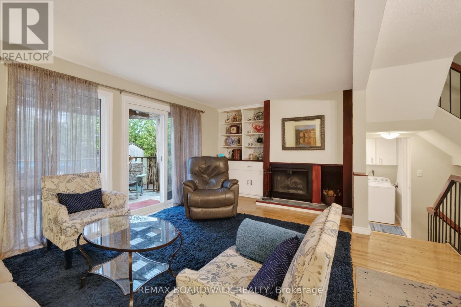 7925 Jeanne D'arc Boulevard N