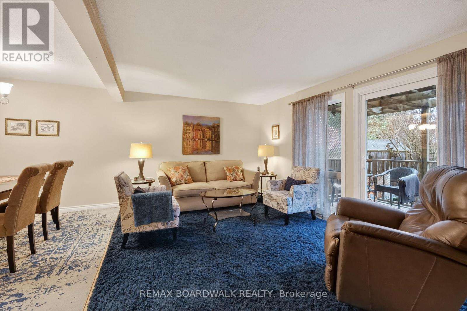 7925 Jeanne D'arc Boulevard N