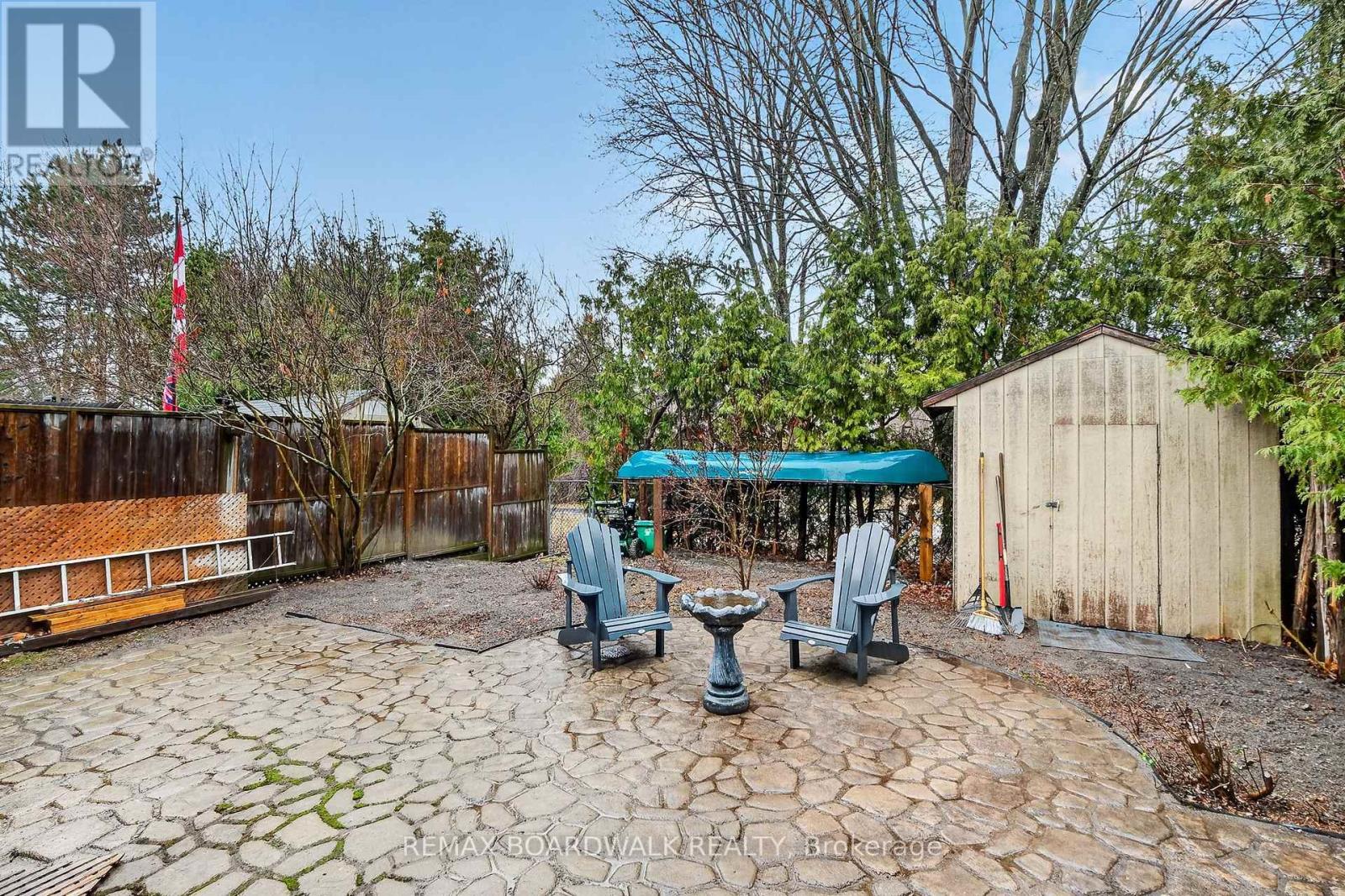 7925 Jeanne D'arc Boulevard N