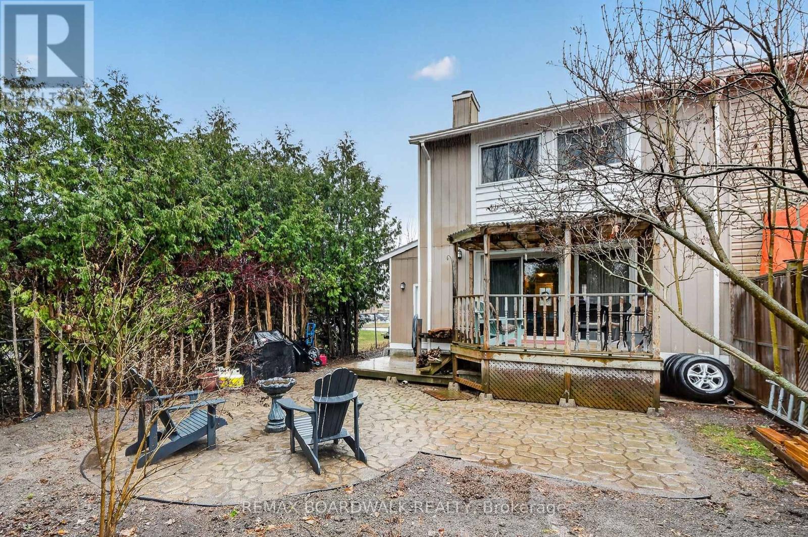 7925 Jeanne D'arc Boulevard N