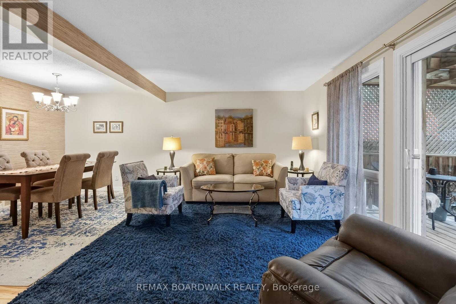 7925 Jeanne D'arc Boulevard N