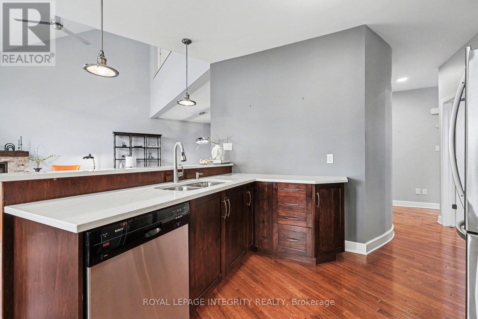 15 Marsh Sparrow Private