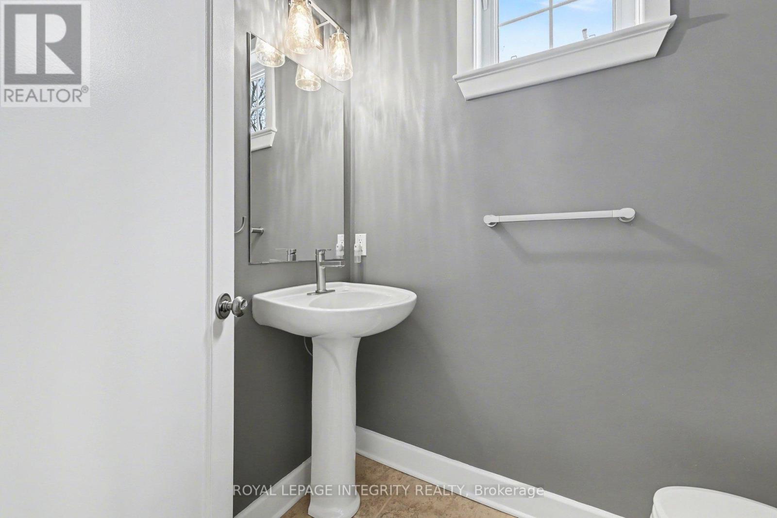 15 Marsh Sparrow Private