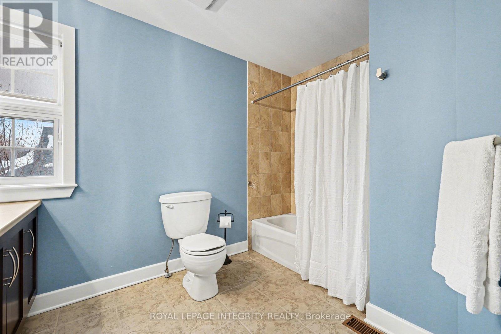 15 Marsh Sparrow Private