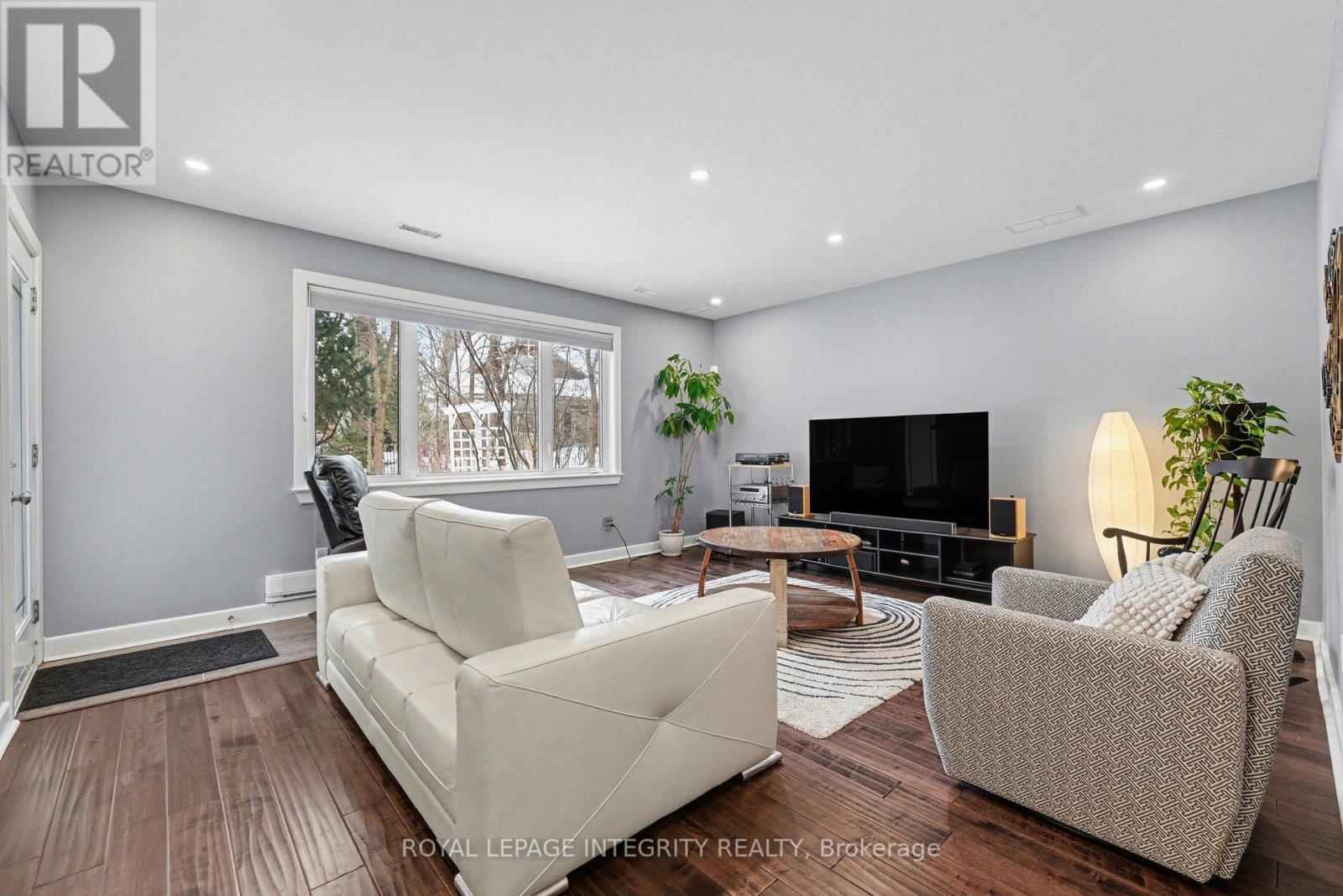 15 Marsh Sparrow Private