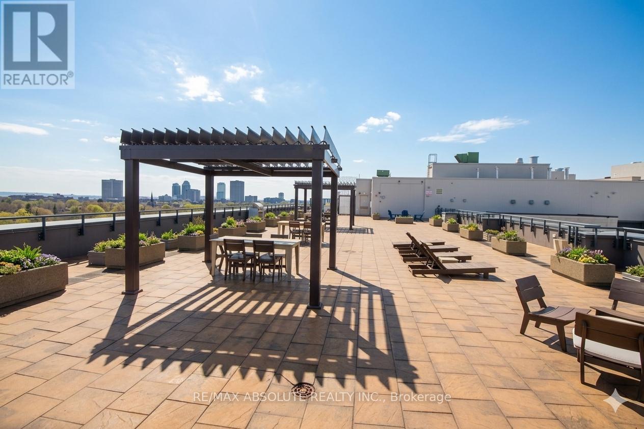 607 - 360 Patricia Avenue