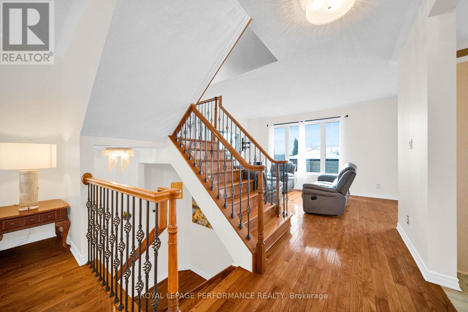 292 Rustic Hills Crescent