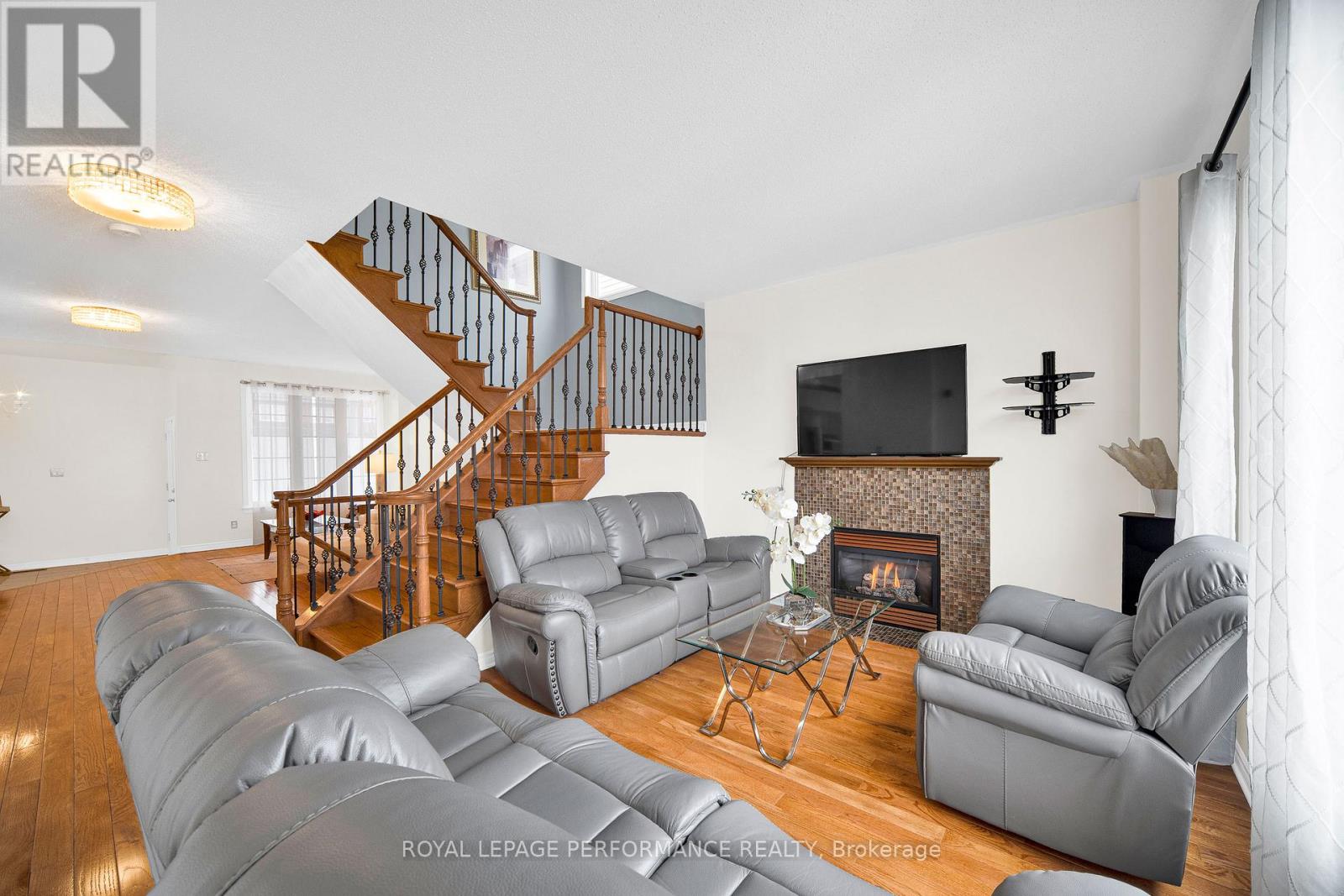 292 Rustic Hills Crescent