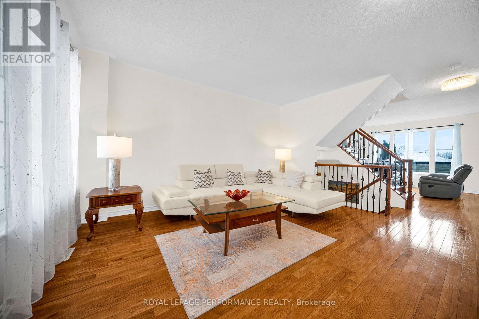 292 Rustic Hills Crescent