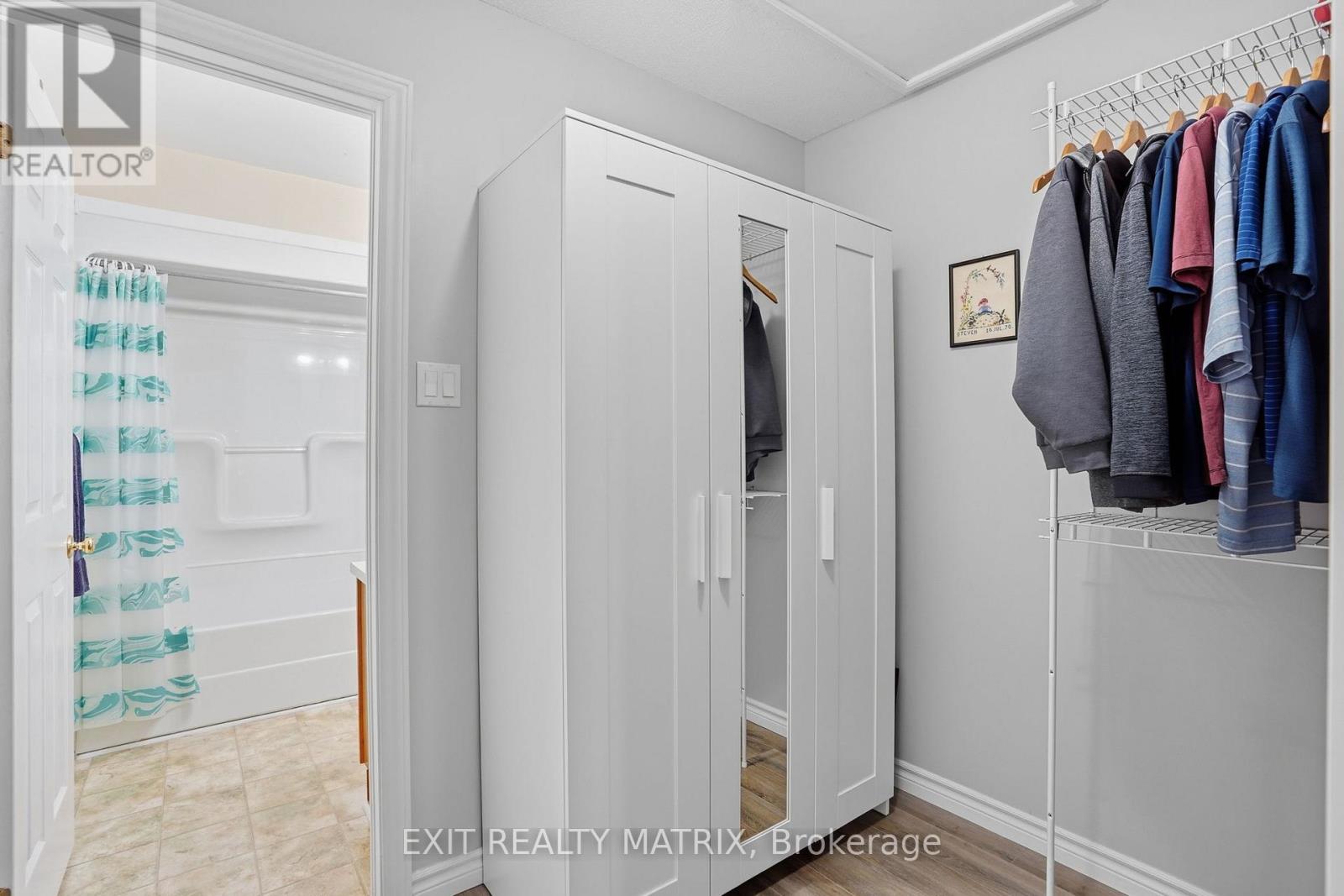 144 Centenaire Street