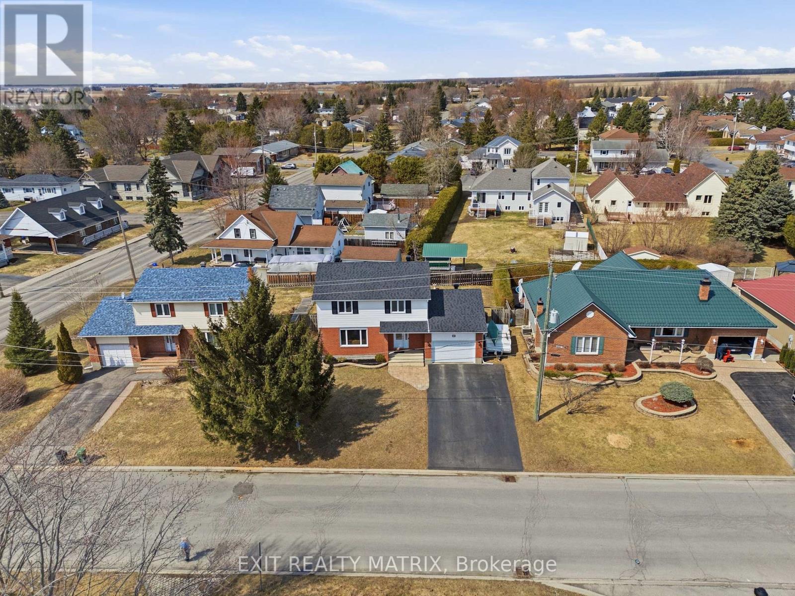 144 Centenaire Street