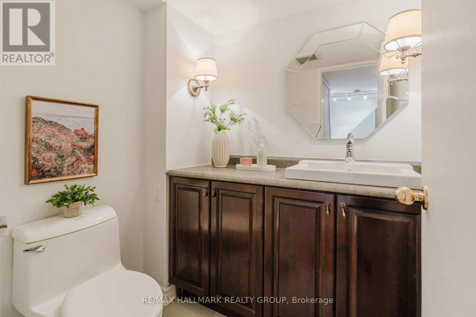 Th2 - 300 Queen Elizabeth Drive