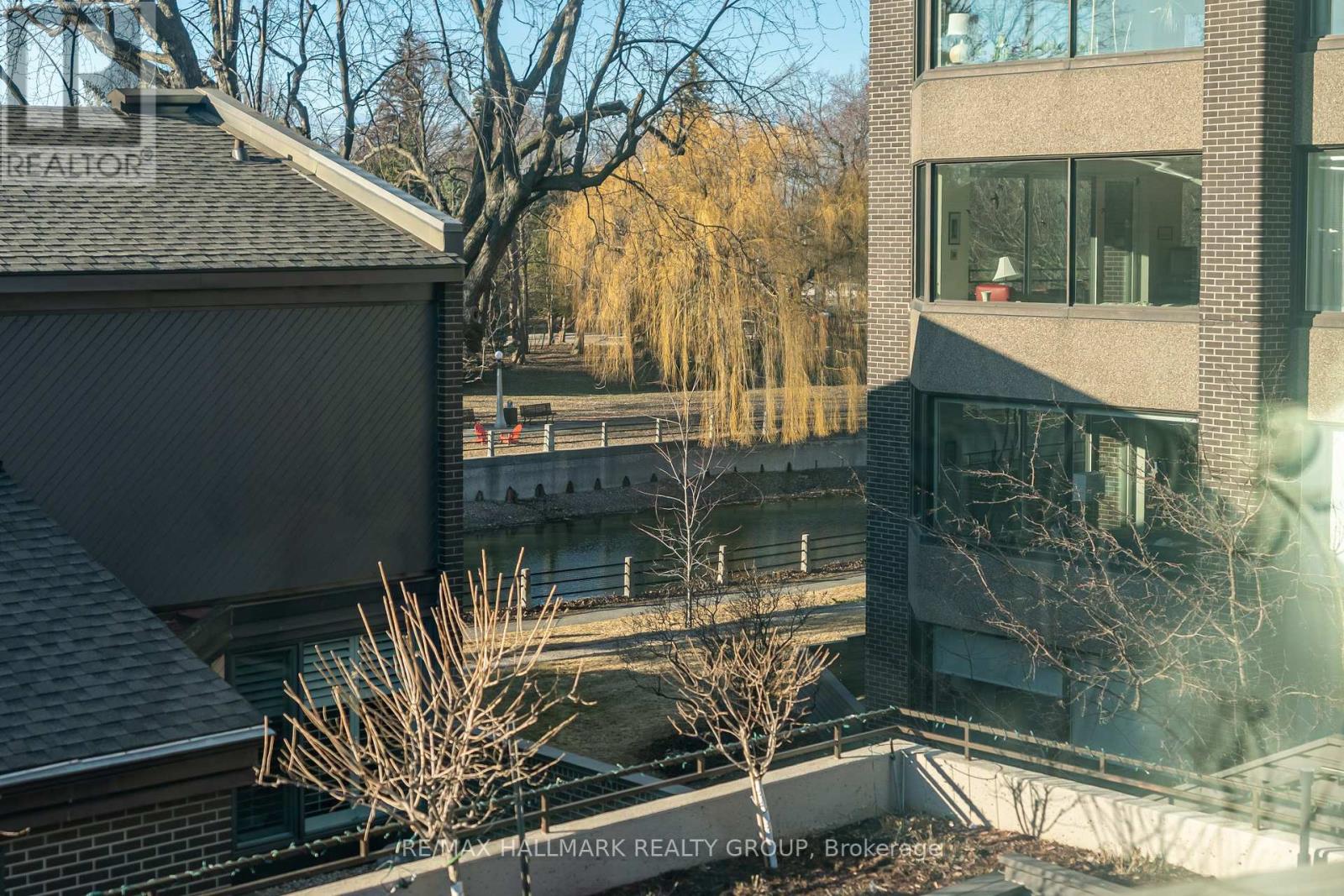 Th2 - 300 Queen Elizabeth Drive