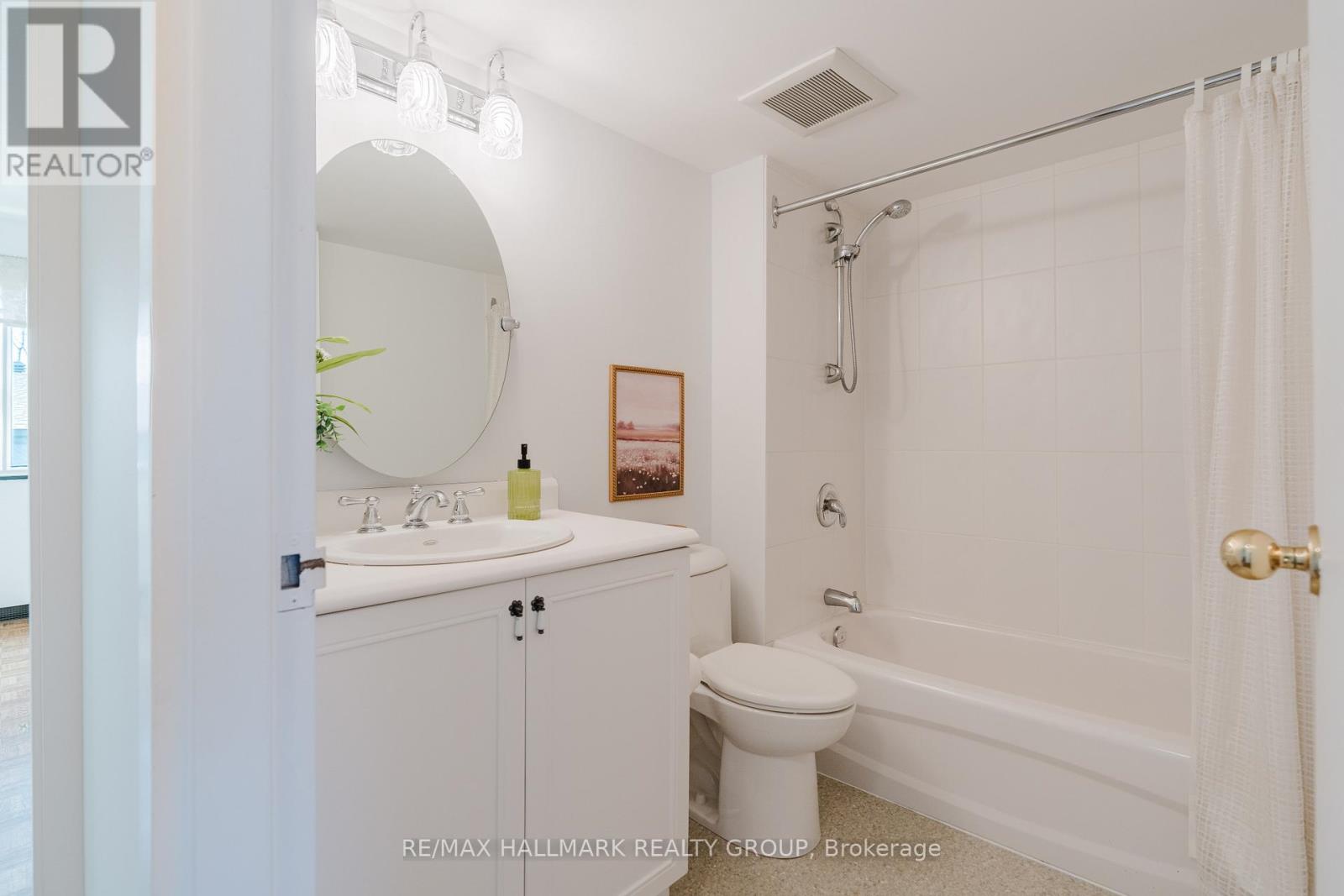 Th2 - 300 Queen Elizabeth Drive