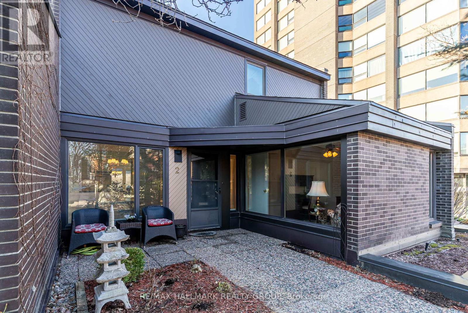 Th2 - 300 Queen Elizabeth Drive