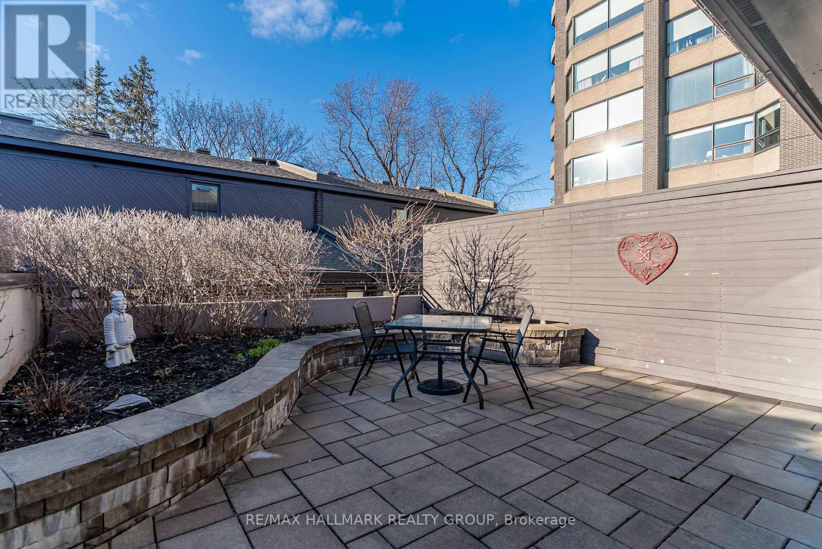 Th2 - 300 Queen Elizabeth Drive