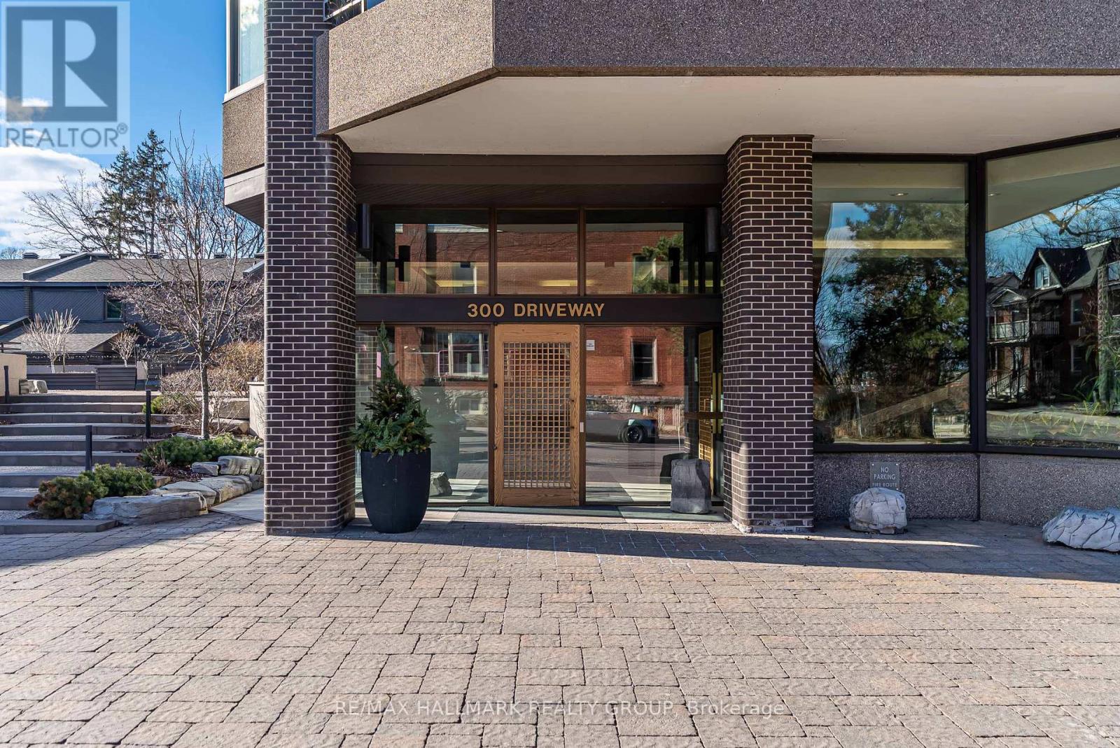 Th2 - 300 Queen Elizabeth Drive