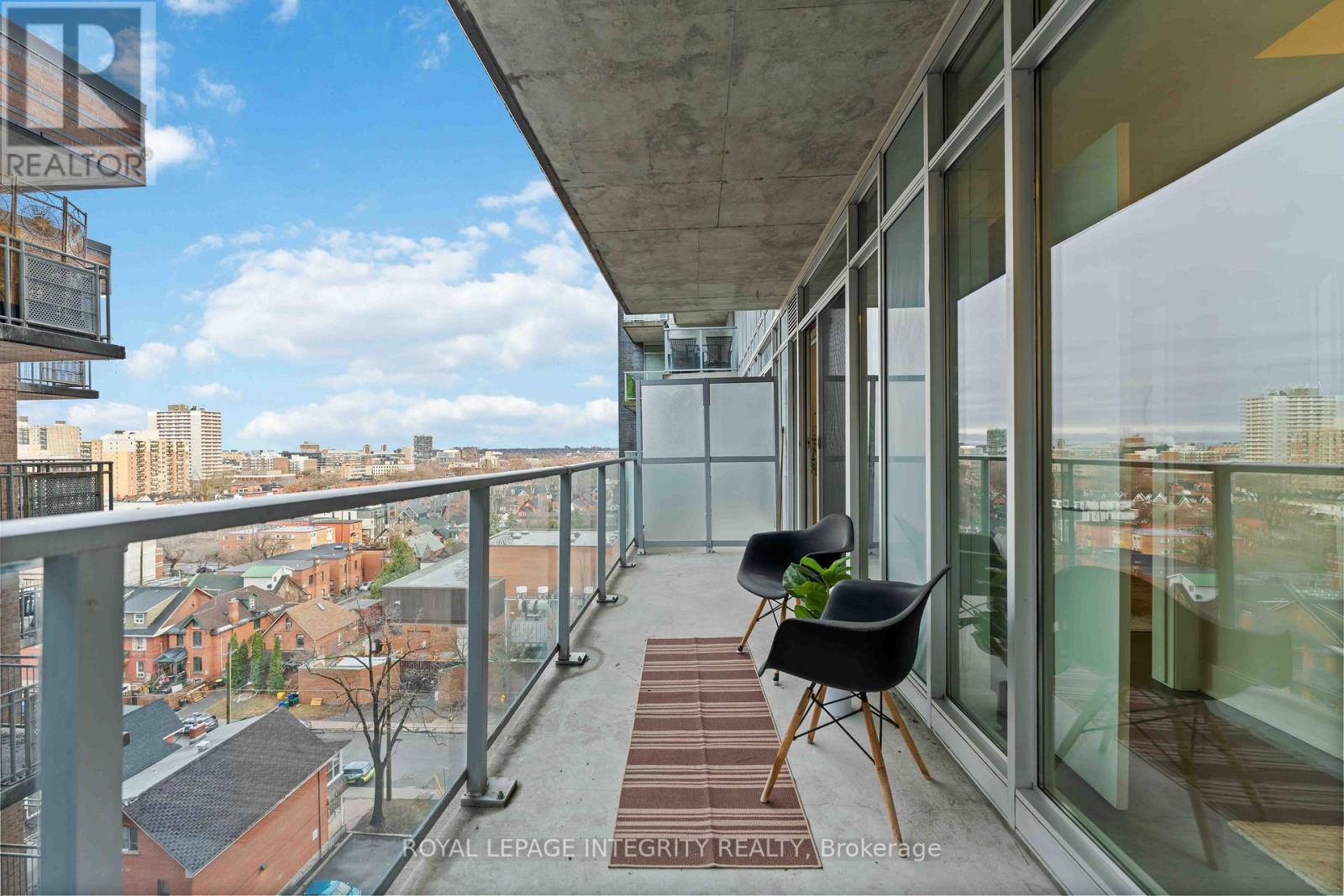 1007 - 255 Bay Street