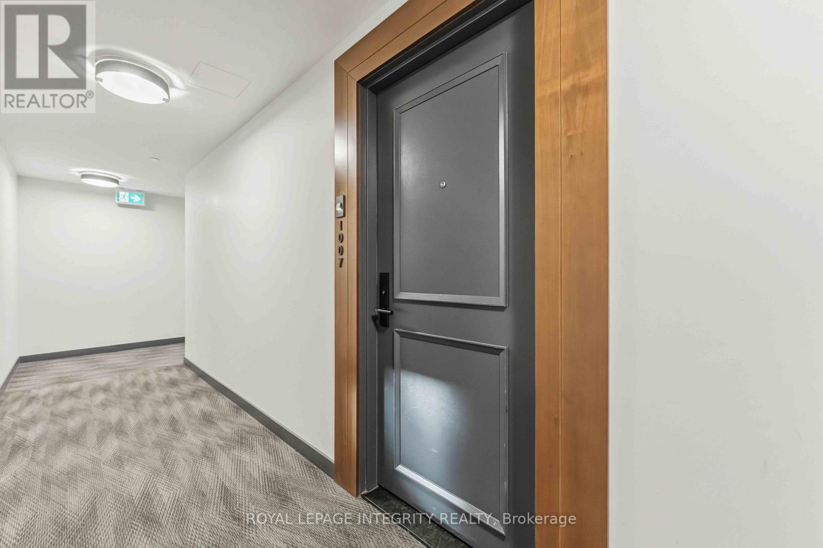 1007 - 255 Bay Street