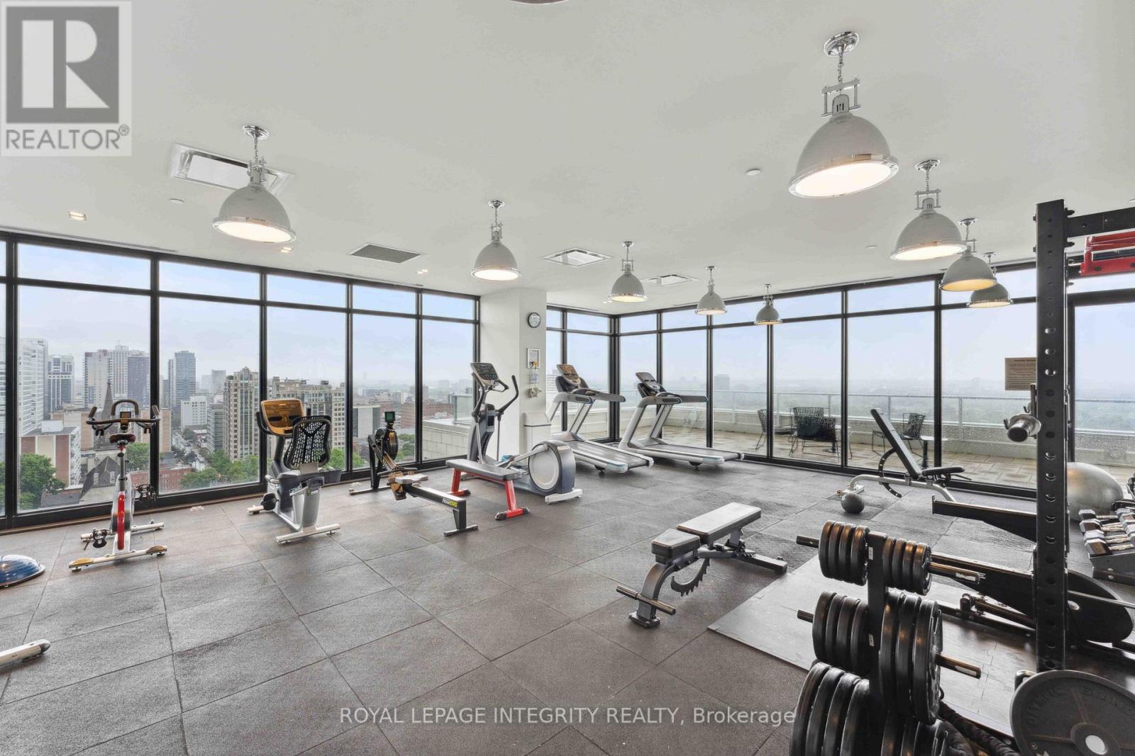 1007 - 255 Bay Street