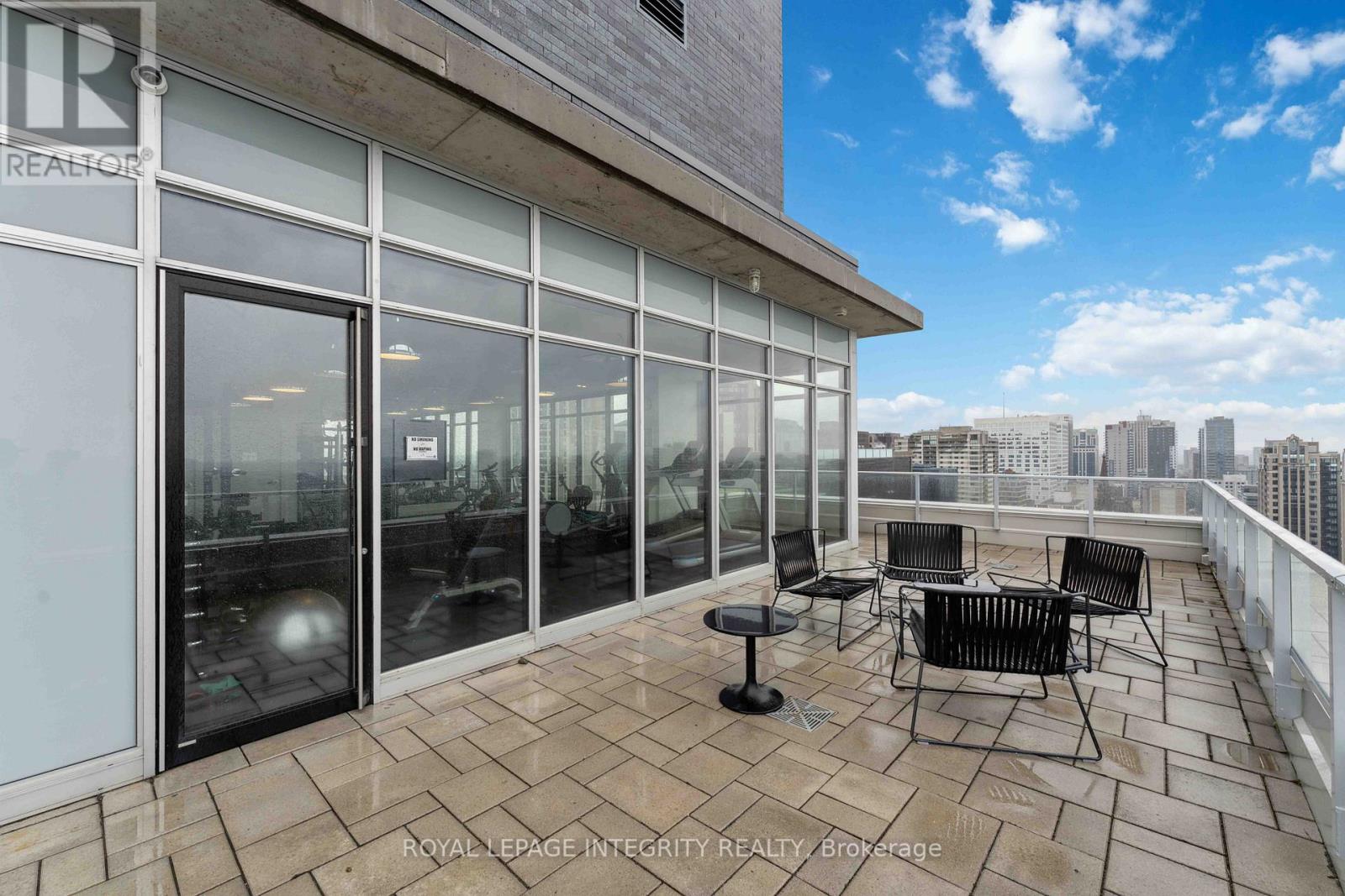 1007 - 255 Bay Street