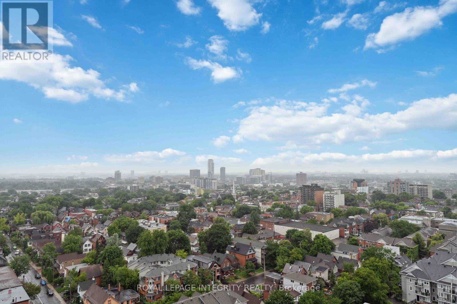 1007 - 255 Bay Street