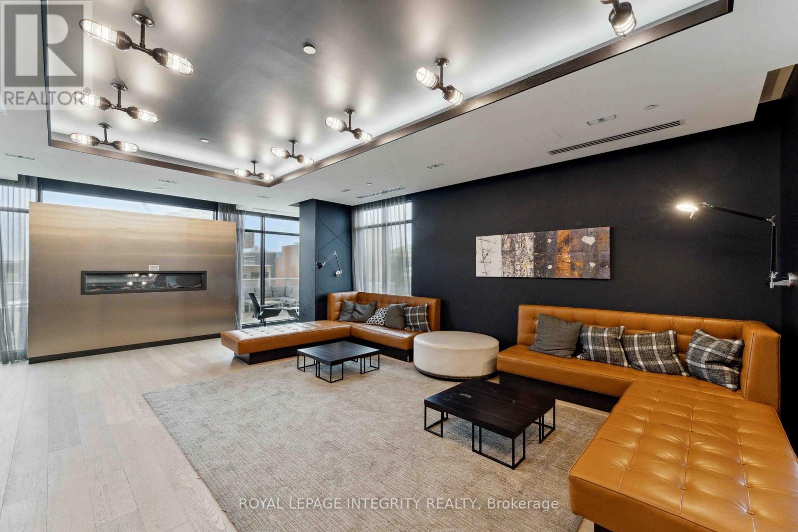 1007 - 255 Bay Street