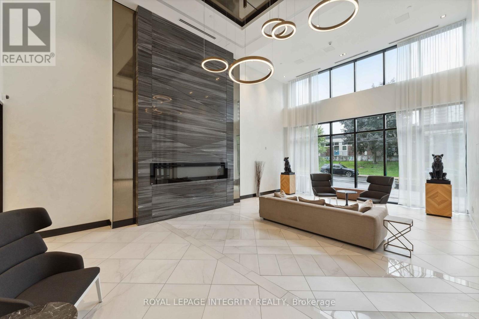 1007 - 255 Bay Street