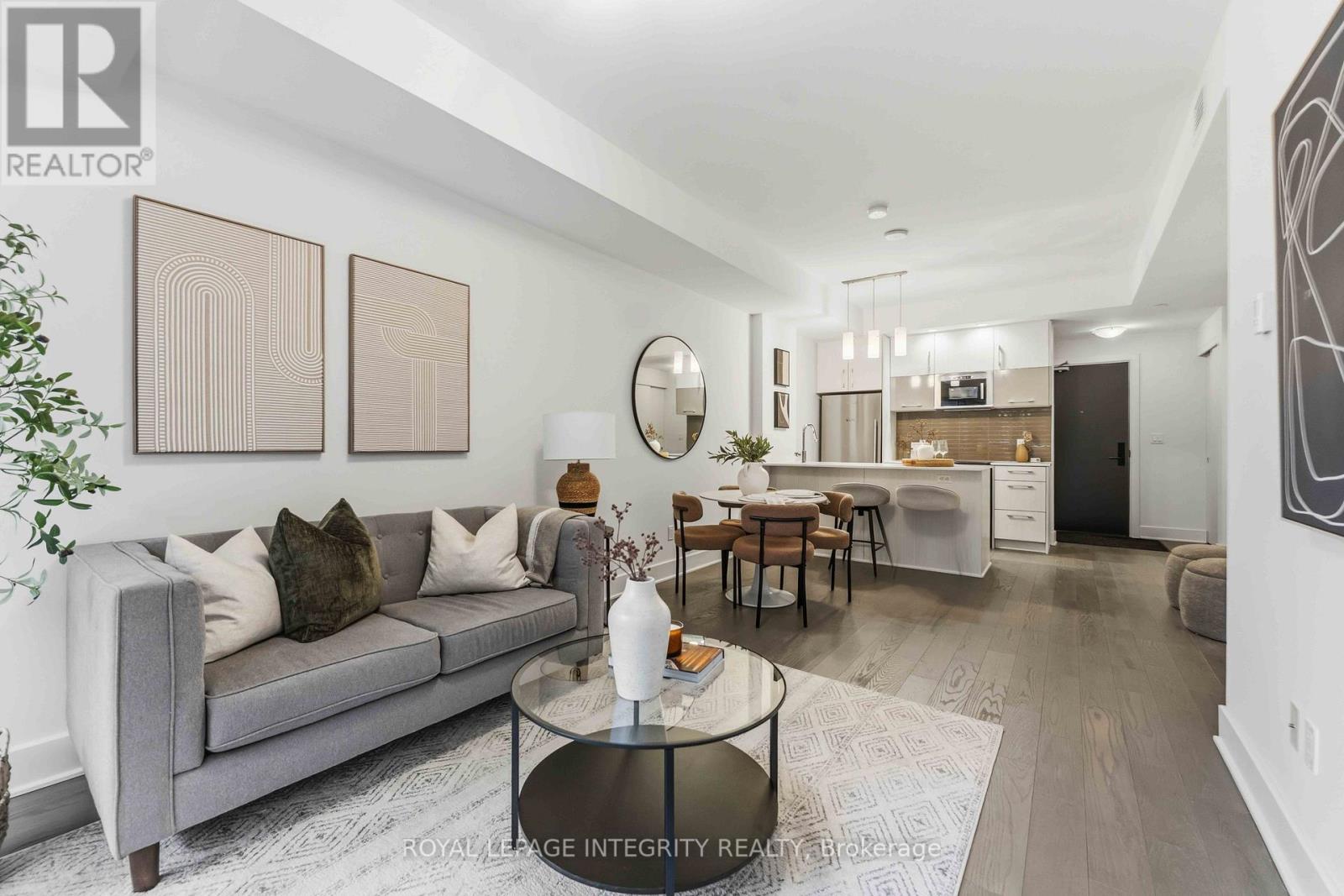 1007 - 255 Bay Street