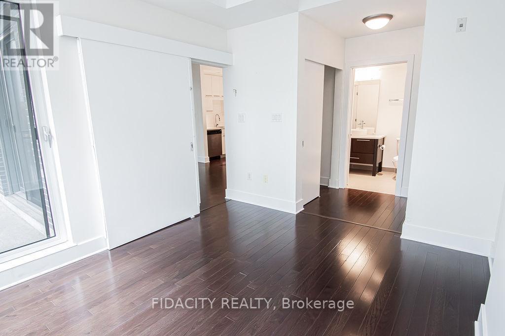 320 - 101 Richmond Road