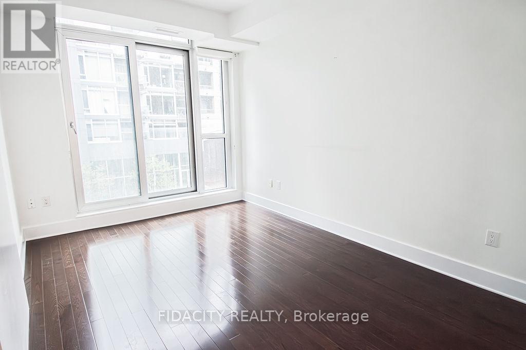 320 - 101 Richmond Road