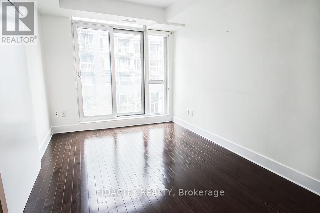 320 - 101 Richmond Road