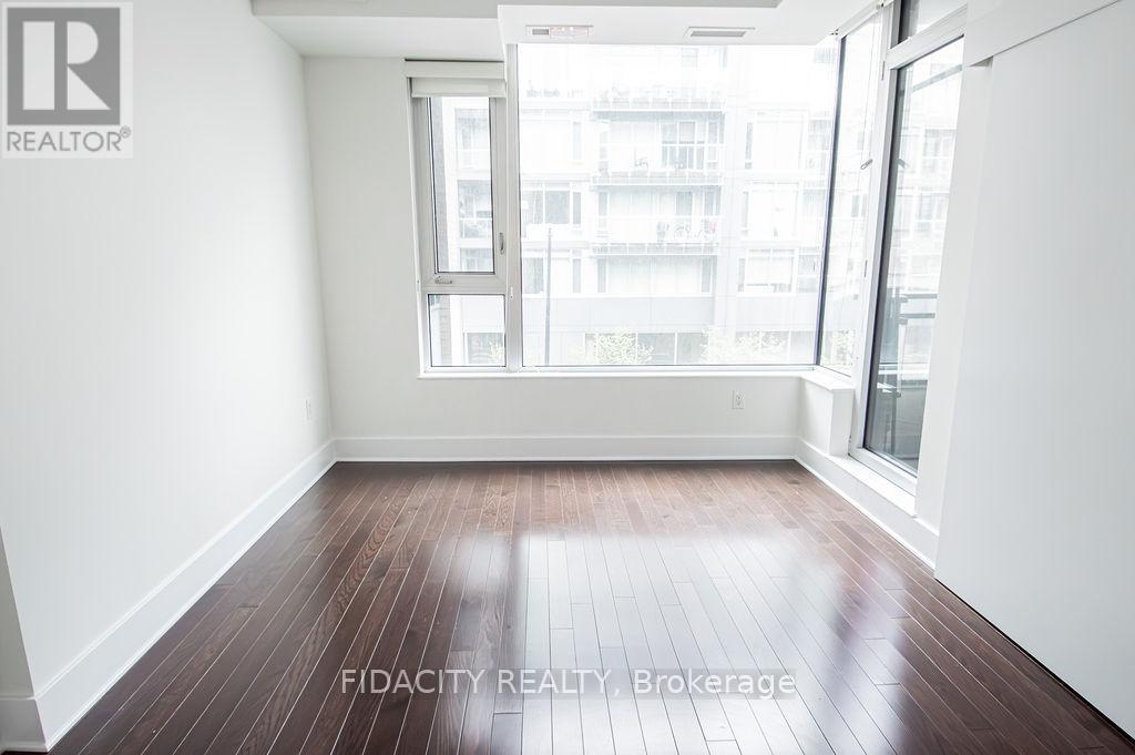 320 - 101 Richmond Road