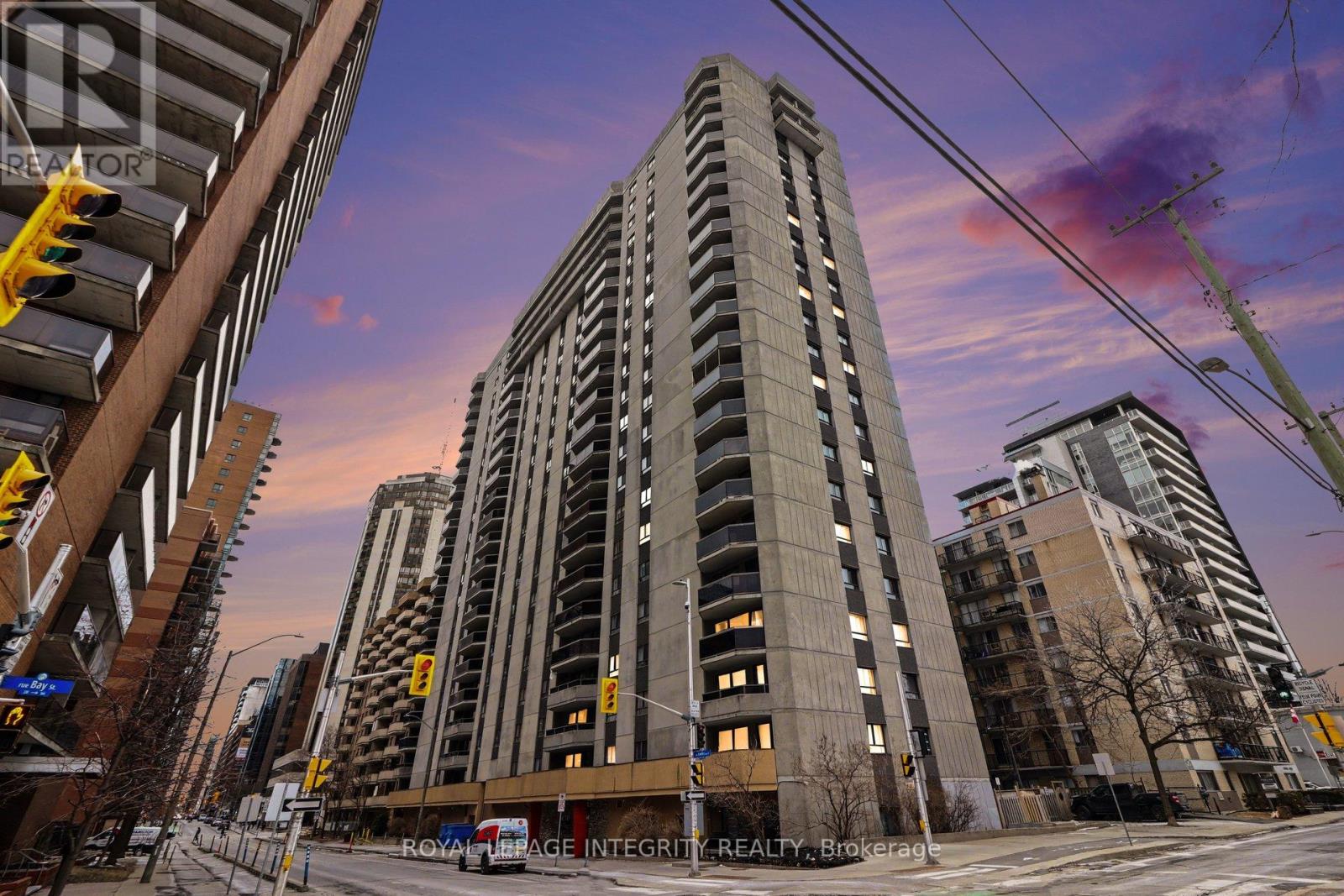 Ph2104 - 470 Laurier Avenue W