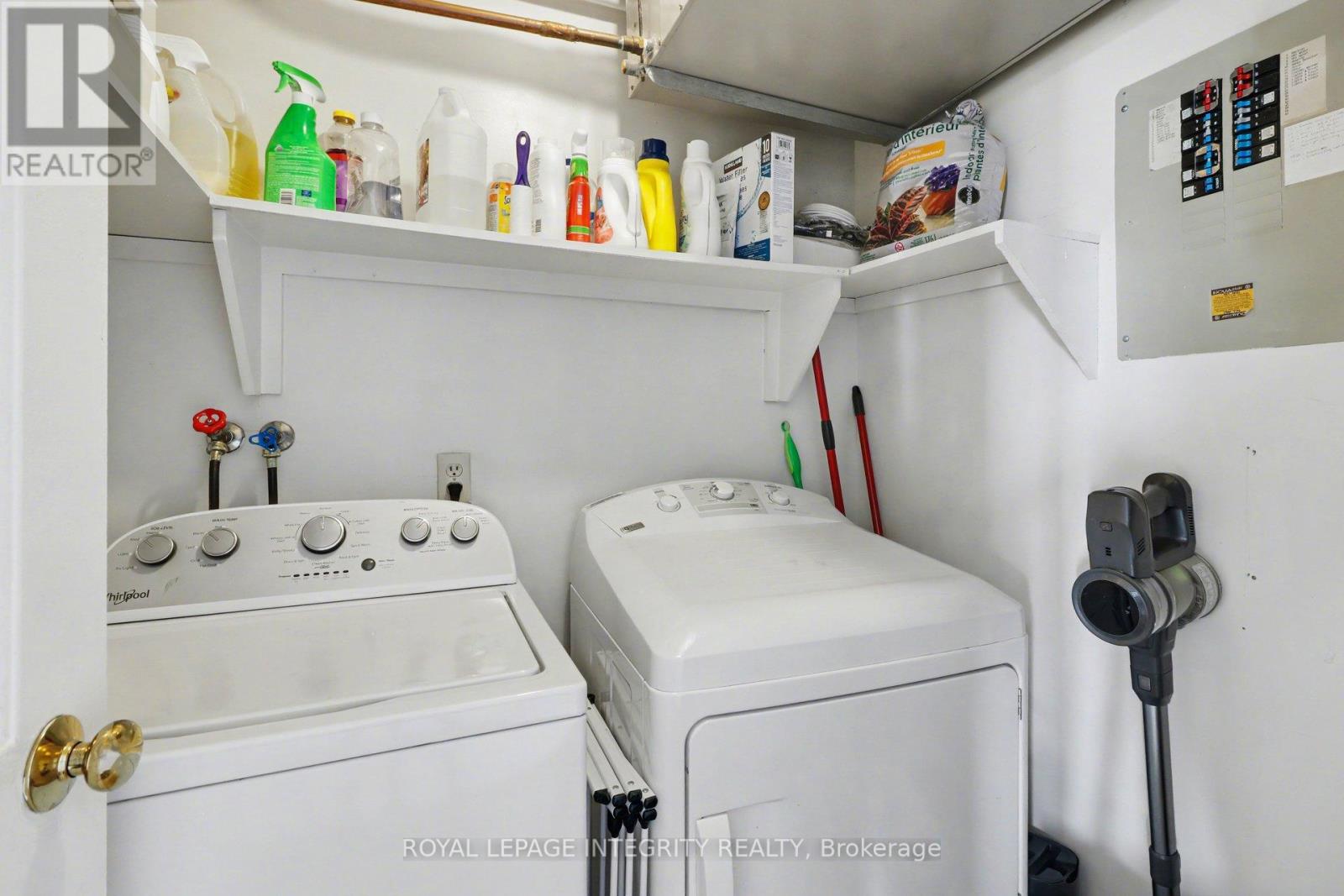 Ph2104 - 470 Laurier Avenue W