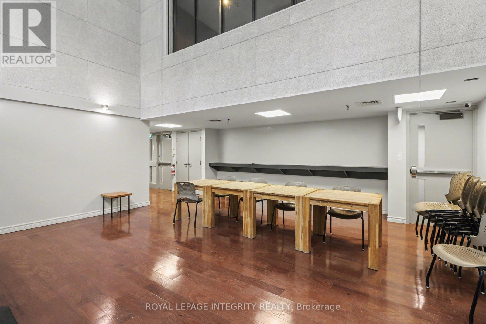 Ph2104 - 470 Laurier Avenue W