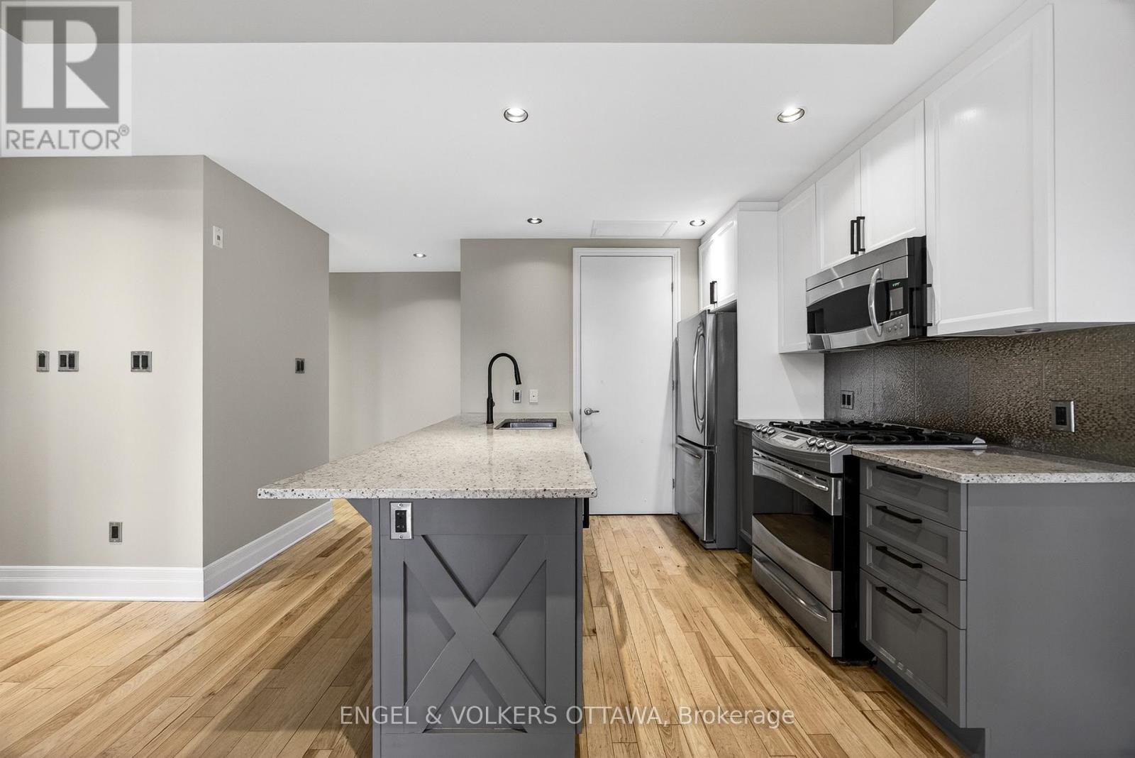 410 - 327 Breezehill Avenue S