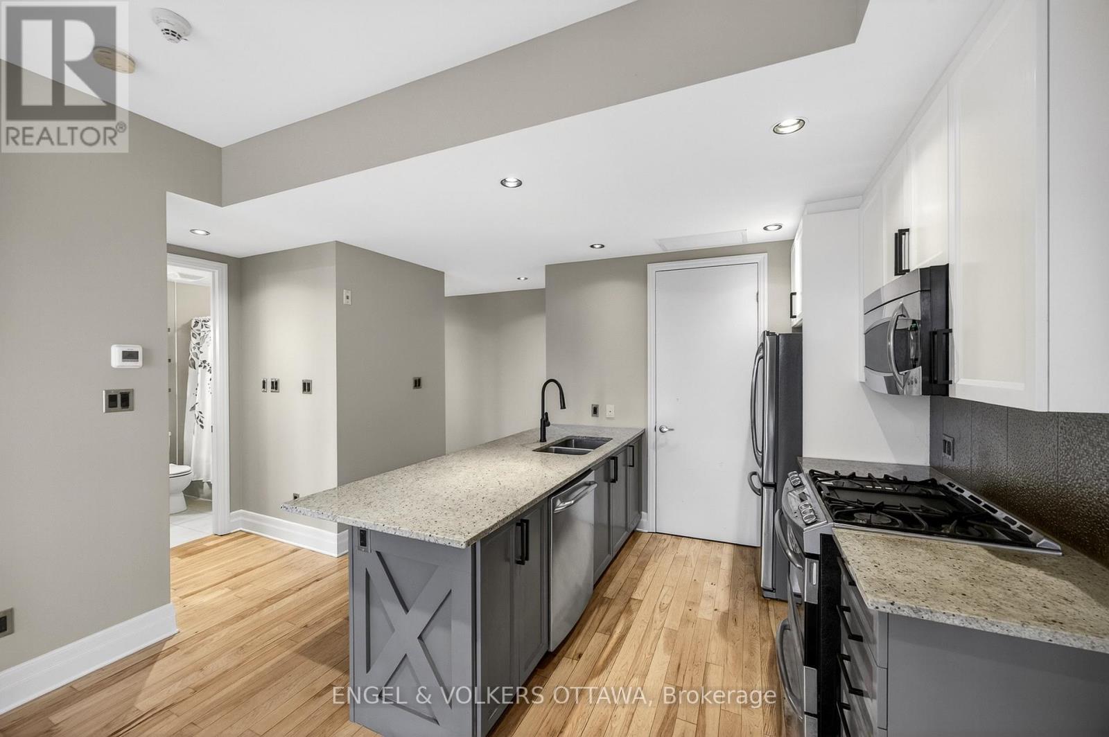 410 - 327 Breezehill Avenue S