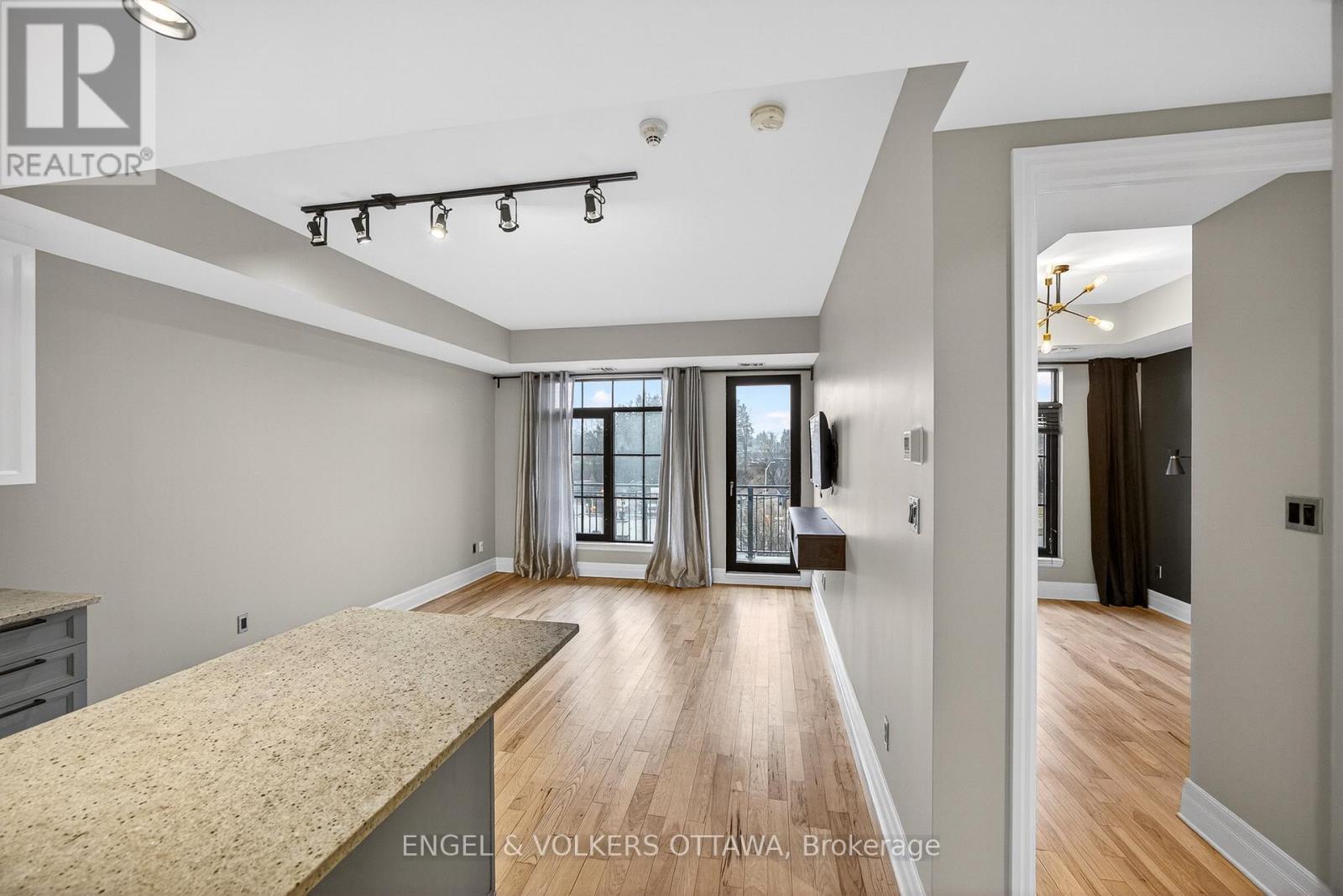 410 - 327 Breezehill Avenue S