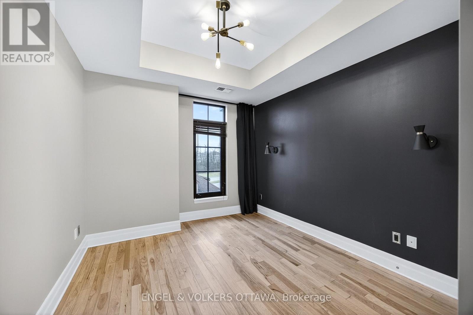 410 - 327 Breezehill Avenue S