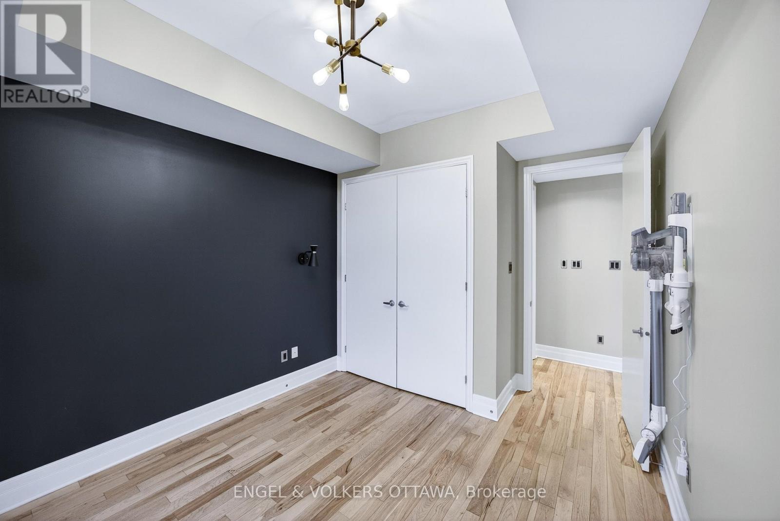 410 - 327 Breezehill Avenue S