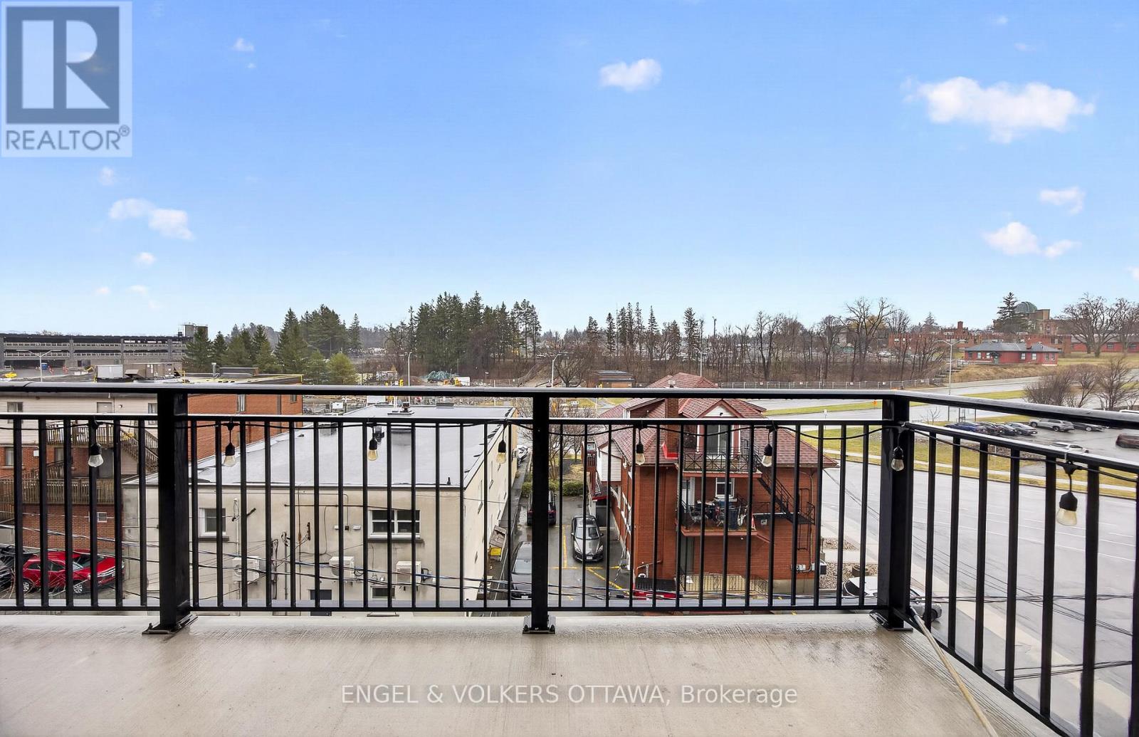 410 - 327 Breezehill Avenue S