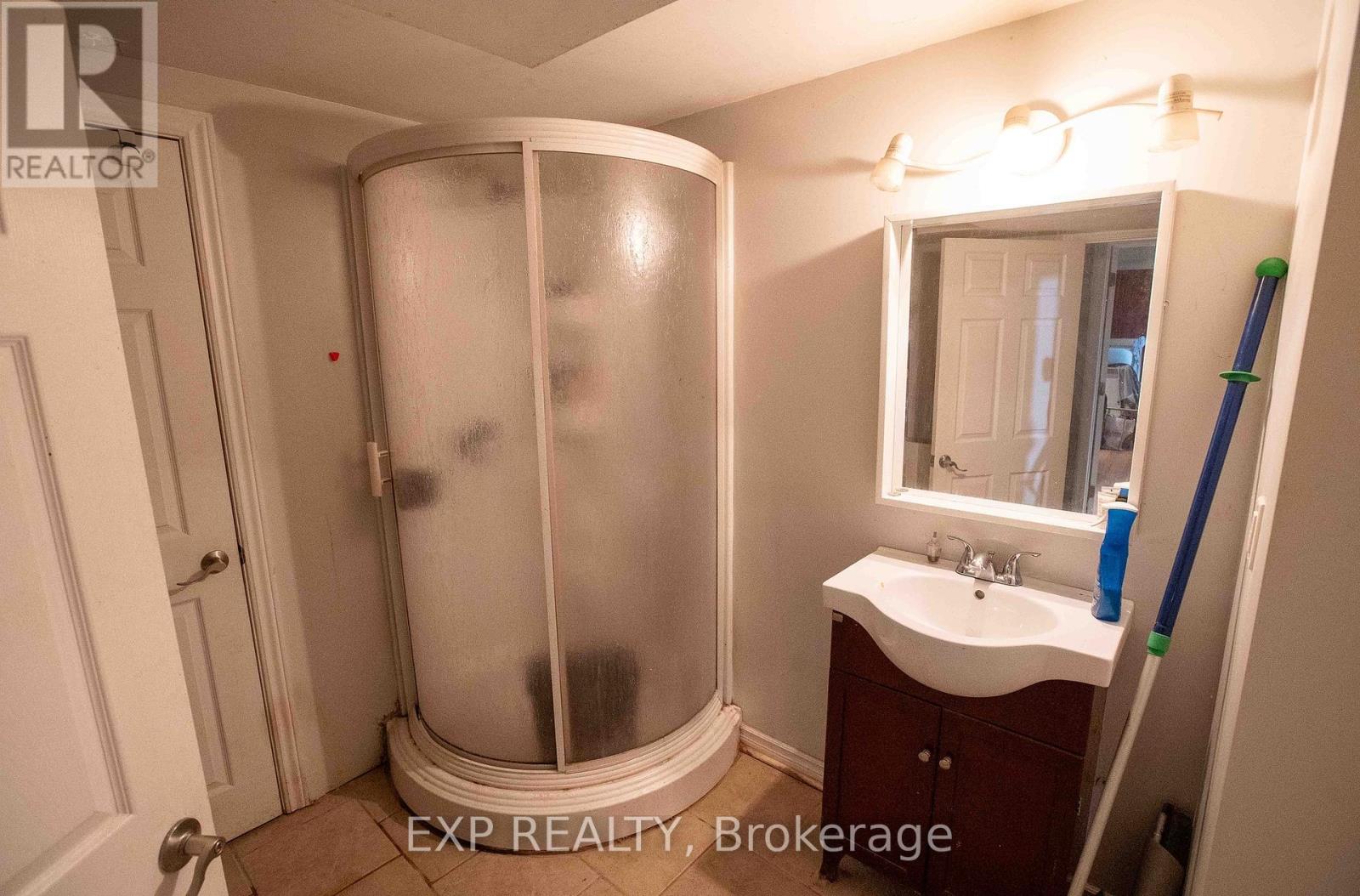 1108 Grenoble Crescent